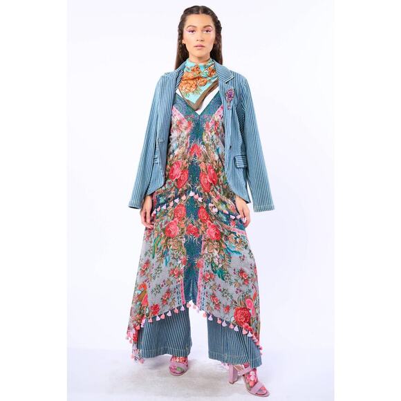 Aratta Travel in Style Dress: Slate Floral - Picture 3 of 12